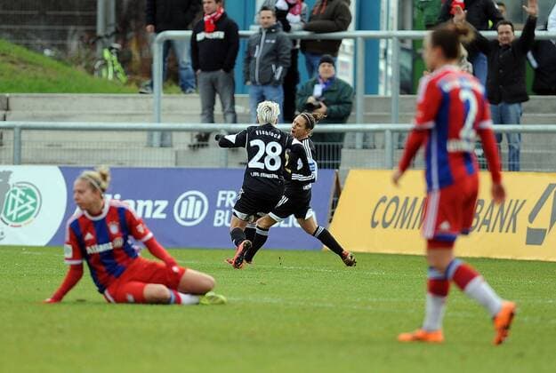 21.12.2014, xnrx, Fussball DFB Pokal Damen, 1.FFC Frankfurt - FC Bayern Muenchen, v.l. Jubel zum 1:0 fuer Frankfurt, Torschuetze Veronica Boquete (1.FFC Frankfurt)