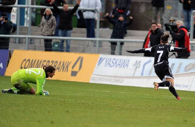 21.12.2014, xnrx, Fussball DFB Pokal Damen, 1.FFC Frankfurt - FC Bayern Muenchen, v.l. Jubel zum 1:0 fuer Frankfurt, Torschuetze Veronica Boquete (1.FFC Frankfurt)