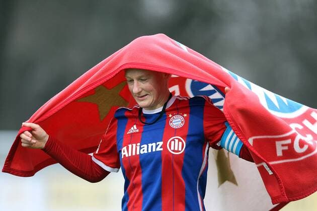 Fussball, DFB-Pokal der Frauen, 1. FFC Frankfurt - FC Bayern München, v.l. Melanie Behringer (FC Bayern München Damen) enttäuscht schauend, Enttäuschung, disappointed xmrx