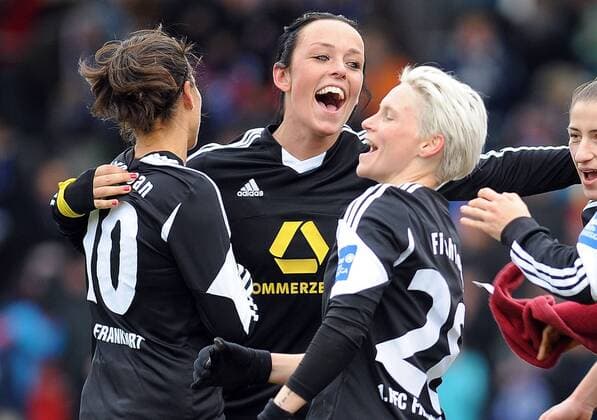 21.12.2014, xnrx, Fussball DFB Pokal Damen, 1.FFC Frankfurt - FC Bayern Muenchen, v.l. Frankfurter Jubel nach dem Sieg, Dzsenifer Marozsan (1.FFC Frankfurt), Peggy Kuznik (1.FFC Frankfurt), Jessica Fishlock (1.FFC Frankfurt)