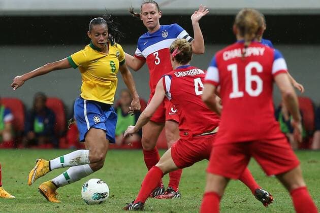 Brazil s player Rosana dos Santos Agusto (1st L) breaks through during a match between Brazil and the United States of the 2014 International Women s Football Tournament of Brasilia in Brasilia, capital of Brazil, Dec. 21, 2014. Brazil claimed the title after a 0-0 draw over the United States on Sunday. ) (SP)BRAZIL-BRASILIA-WOMEN S FOOTBALL TOURNAMENT-BRAZIL VS USA XuxZijian 