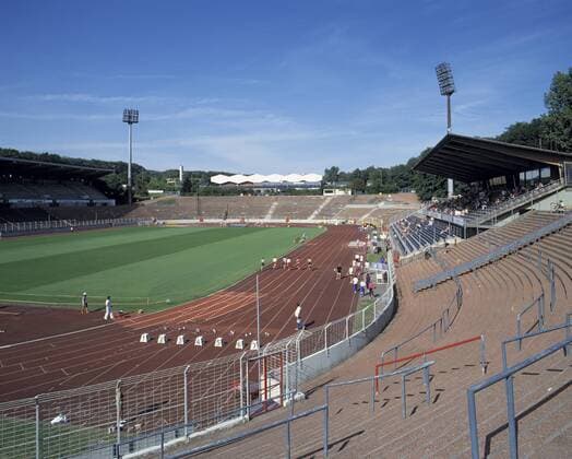 Fußball, Stadiongeschichte 1. FC Saarbrücken Leichtathletik im Stadion Ludwigspark von Saarbrücken, Heimspielstätte des Fussballclubs 1. FC Saarbrücken