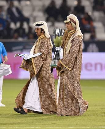 FUSSBALL INTERNATIONAL Supercoppa Italia Finale 2014 in Doha Juventus Turin - SSC Neapel 22.12.2014 Der italienische Suppercup Pokal kommt in das Al Sadd Stadion von Doha 