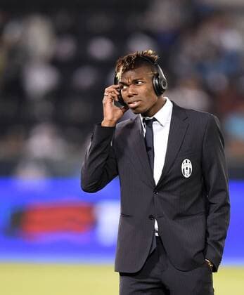 FUSSBALL INTERNATIONAL Supercoppa Italia Finale 2014 in Doha Juventus Turin - SSC Neapel 22.12.2014 Paul Pogba (Juventus Turin) mit Kopfhoerern 