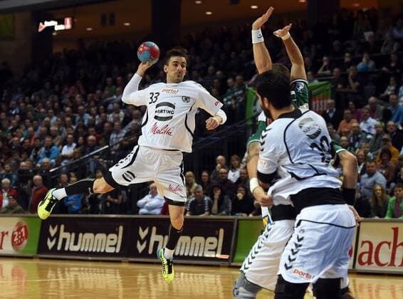 23.12.2014, xjhx, Handball HBL, HSG Wetzlar - GWD Minden, v.l. Dalibor Doder (GWD Minden) beim Wurf