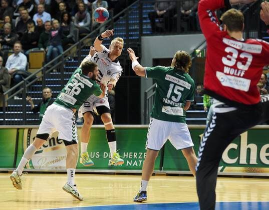 23.12.2014, xjhx, Handball HBL, HSG Wetzlar - GWD Minden, v.l. Tobias Hahn (HSG Wetzlar), Arne Niemeyer (GWD Minden), Kent Robin Toennesen (HSG Wetzlar), Andreas Wolff (HSG Wetzlar)