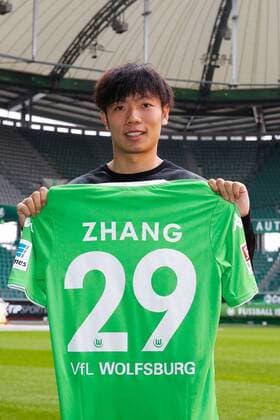 Xizhe Zhang (VfL Wolfsburg) - Pressekonferenz und Vorstellung in der Volkswagen Arena in Wolfsburg - Einzelbild,Deutschland, Fußball, Mann, Männer,16.12.2014