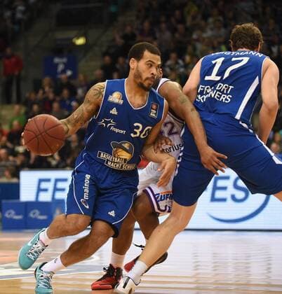 27.12.2014, xhbx, Basketball BBL, Frankfurt Skyliners - BG Goettingen, v.l. Justin Cobbs (Fraport Skyliners Frankfurt) , Khalid El-Amin (BG Goettingen), Johannes Voigtmann (Fraport Skyliners Frankfurt)