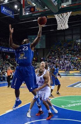 27.12.2014, xhbx, Basketball BBL, Frankfurt Skyliners - BG Goettingen, v.l. Quantez Lamar Robertson (Fraport Skyliners Frankfurt), Khalid El-Amin (BG Goettingen)