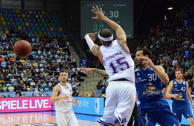 27.12.2014, xhbx, Basketball BBL, Frankfurt Skyliners - BG Goettingen, v.l. David Godbold (BG Goettingen), Justin Cobbs (Fraport Skyliners Frankfurt)