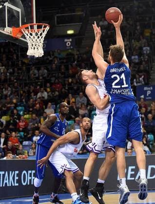 27.12.2014, xhbx, Basketball BBL, Frankfurt Skyliners - BG Goettingen, v.l. Dominik Spohr (BG Goettingen), Danilo Barthel (Fraport Skyliners Frankfurt)