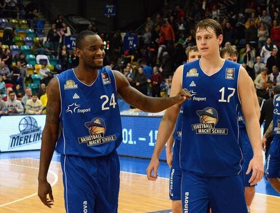 27.12.2014, xhbx, Basketball BBL, Frankfurt Skyliners - BG Goettingen, v.l. Mike Morrison (Fraport Skyliners Frankfurt), Johannes Voigtmann (Fraport Skyliners Frankfurt) jubeln jubelt nach Spielende.