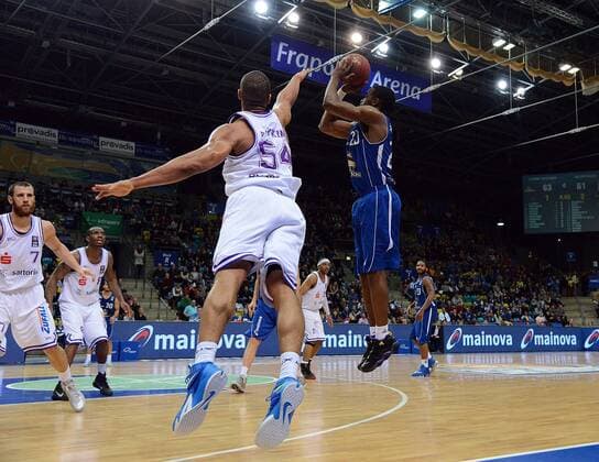 27.12.2014, xhbx, Basketball BBL, Frankfurt Skyliners - BG Goettingen, v.l. Jamal Boykin (BG Goettingen), Sean Armand (Fraport Skyliners Frankfurt)