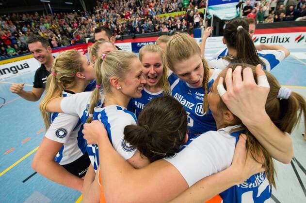 27.12.2014, Halle Berg Fidel, Muenster Volleyball, DVV-Pokal, Halbfinale, USC Münster Muenster vs. Allianz MTV Stuttgart Jubel Stuttgart nach Matchball Sieg