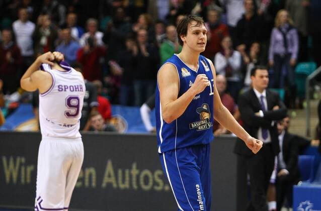 des einen Freud. ... des anderen Leid: Dominik Spohr (Goettingen) u. Johannes Voigtmann (Frankfurt), 1. Basketball-Bundesliga 2014 2015. Fraport Skyliners vs. BG Goettingen, 27.12.2014 , EP_RRZ