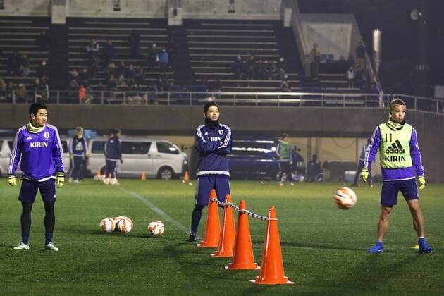 (L-R) Shinji Kagawa, Keisuke Honda (JPN), DECEMBER 29, 2014 - Football Soccer : Japan national team Nationalteam Official Training Session in Akitsu Soccer Stadium, Chiba, Japan. Noxthirdxpartyxsales  (ipha007771)