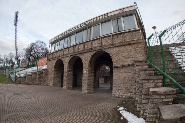 Erfurt 02.01.2015 Steigerwaldstadion Das Marathontor wird ab dem 05.01.2015 abgerissen. Es weicht dem Stadion-Neubau im Bild: Marathon Tor von innen