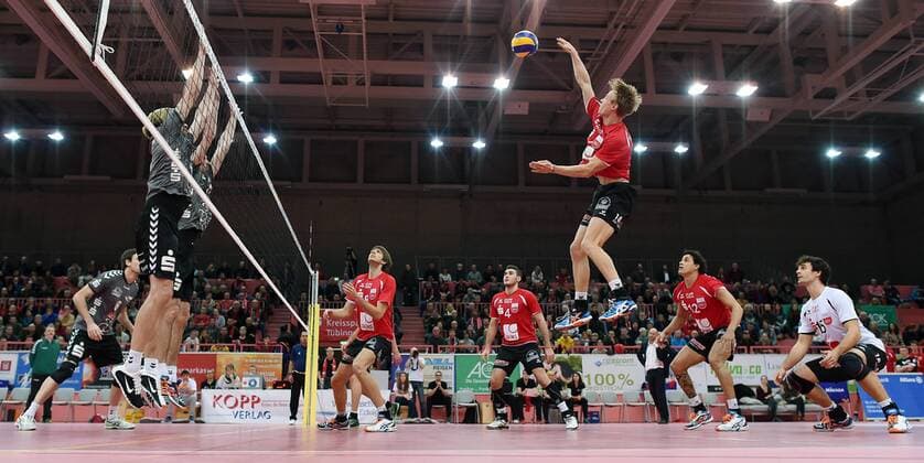 Volleyball 1. Bundesliga 2014 2015 TV Rottenburg - Netzhoppers KW-Bestensee 03.01.2015 Dirk Mehlberg (Mitte, TV Rottenburg) 