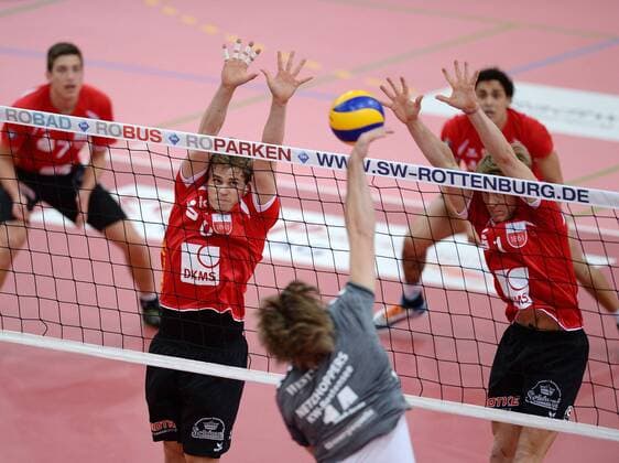 Volleyball 1. Bundesliga 2014 2015 TV Rottenburg - Netzhoppers KW-Bestensee 03.01.2015 TV Rottenburg Block; Friederich Nagel (li) und Dirk Mehlberg (re) 