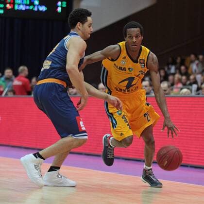 04.01.2015, xvex, Basketball BBL, Eisbären Bremerhaven - Alba Berlin, v.l. Flavio Stückemann (Eisbären Bremerhaven) Alex Renfore (Alba Berlin)