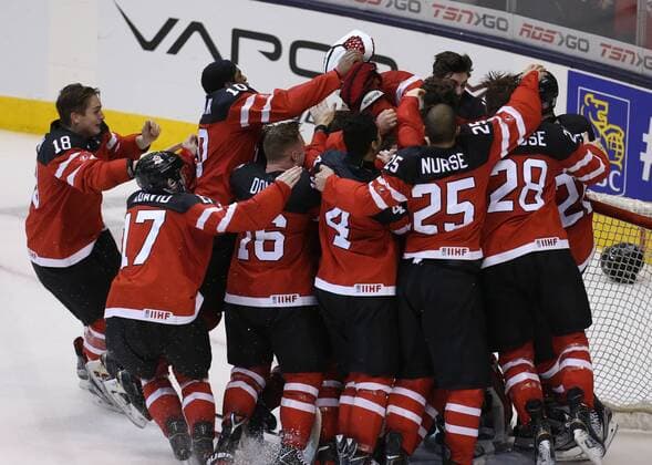 TORONTO, CANADA. JANUARY 5, 2015. Canada s players celebrate winning the 2015 IIHF World Junior Championship final Ice hockey Eishockey match against Russia at the Air Canada Centre. The Canadian team won the game 5:4. Yelena Rusko TASS  RE15936F