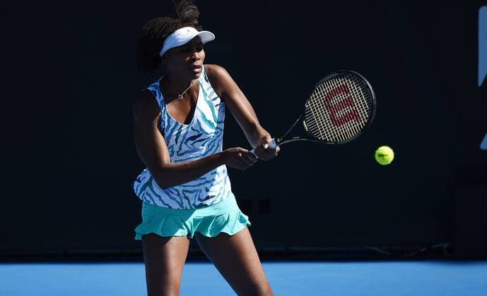 06.01.2015. Auckland, New Zealand. ASB Classic WTA Tennis Damen International. USA s Venus Williams in action during her first round singles match on Day 2 at the ASB Classic WTA International. xAndrewxCornagax xwwnzx  ActionPlus11587383