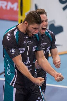 07.01.2015, Arena Kreis Dueren, Dueren Volleyball, Bundesliga Maenner, SWD powervolleys Düren Dueren vs. VfB Friedrichshafen Jubel Oskar Klingner ( 7 Dueren), Ciaran McGovern ( 15 Dueren)