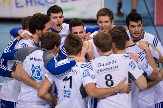 07.01.2015, Arena Kreis Dueren, Dueren Volleyball, Bundesliga Maenner, SWD powervolleys Düren Dueren vs. VfB Friedrichshafen Jubel Friedrichshafen nach dem Sieg