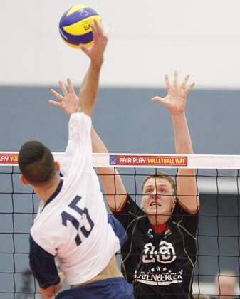Volleyball Hessen - 2015 CEV U19 Volleyball European Championship EM Europameisterschaft - Men 08.01.2015 Germany (schwarz) - Israel (blau) v.l. Roy Ashkenazi (Israel), Peter Schnabel (Germany) Germany - Israel