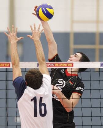 Volleyball Hessen - 2015 CEV U19 Volleyball European Championship EM Europameisterschaft - Men 08.01.2015 Germany (schwarz) - Israel (blau) v.l. Yonatan Yarmar (Israel), Moritz Rauber (Germany) Germany - Israel