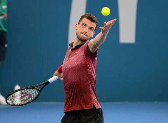 Grigor Dimitrov (BUL) in Aktion. Brisbane International 2015, Brisbane, Australien