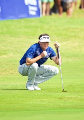 January 08 2015: Bubba Watson watches his putt on number eighteen during the Pro-Am for the Hyundai Tournament of Champions at Kapalua Plantation Course on Maui, HI. GOLF: JAN 08 PGA Golf Herren - Hyundai Tournament of Champions - Pro-AM Icon150108033 EDITORIAL USE ONLY
