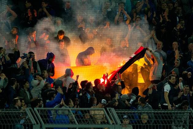 Mittwoch 19.03.2014, CL, UEFA Champions League, Saison 2013 2014, Achtelfinale, in Dortmund, BV Borussia Dortmund - FC Zenit St. Petersburg, Zenit Fans verbrennen eine Deutschlandfahne DeFodi01001052138