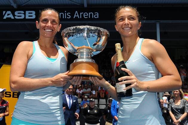 10.01.2015. Auckland, New Zealand. Italian players Sara Errani and Roberta Vinci after winning their Doubles Finals match at the ASB Classic Women s International. ASB Tennis Centre, Auckland, New Zealand. xChrisxSymesx  ActionPlus11588033