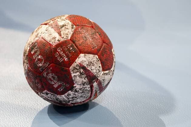 molten X5000, offizieller Spielball der IHF Weltmeisterschaft der Männer in Katar 2015, Symbolfoto, Symbolbild, Handball, Länderspiel, Deutschland - Tschechische Republik, xozx