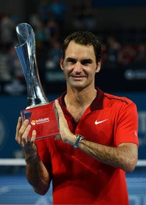 Roger Federer (SUI) präsentiert seinen Siegerpokal. Brisbane International 2015, Brisbane, Australien