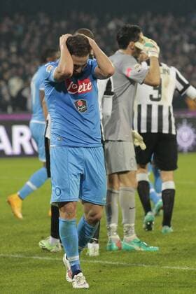 Aktuell Fußball, Italien, Serie A, SSC Neapel - Juventus Turin Enttäusschung Gonzalo Higuain Napoli, Napoli 11-01-2015 Stadio San Paolo Football Calcio Serie A SSC Neapel vs Juventus Turin cesarexpurini