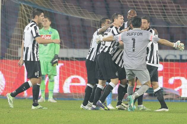 Aktuell Fußball, Italien, Serie A, SSC Neapel - Juventus Turin Arturo Vidal Juventus, goal celebration Napoli 11-01-2015 Stadio San Paolo Football Calcio Serie A SSC Neapel vs Juventus Turin cesarexpurini