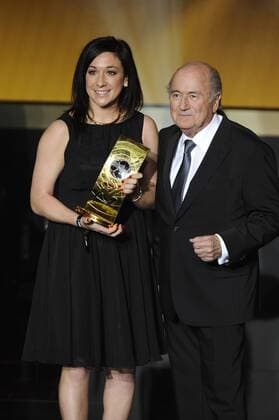 v.li:Nadine KESSLER (VFL Wolfsburg,Weltfussballerin,Spielerin des Jahres) mit ihrer Trophaee,Sepp (Joseph) Blatter (FIFA Praesident). FIFA BALLON D OR 2014 Auszeichnung fuer die besten Fussballspieler und -trainer des Jahres 2014 am 12.01.2015 im Kongresshaus in Zuerich.