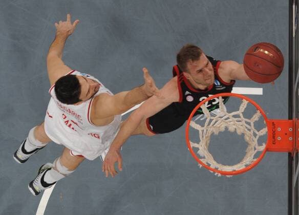 14.01.2015 - Basketball - Saison 2014 2015 - Eurocup : Brose Baskets Bamberg - FC Bayern München Basketball - HMI - Anton Gavel (25, FC Bayern München ) gegen Dalibor Bagaric (4, Brose Baskets Bamberg)