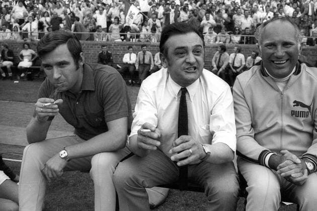 Fußball, Trainerhistorie, Kickers Offenbach DFB-Pokal Finale, Kickers Offenbach - 1. FC Köln, v.li.: Alfred -Aki- Schmidt, Präsident Horst Gregorio Canellas und Trainer Kurt Schreiner