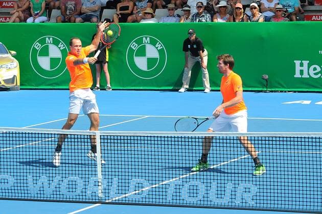 16.01.2015. Auckland, New Zealand. Heineken Tennis Open. Bruno Soares from Brazil plays a shot with Alexander Peya from Austria watching on during their doubles semi finals match at the Heineken Open. xChrisxSymesx  ActionPlus11589587