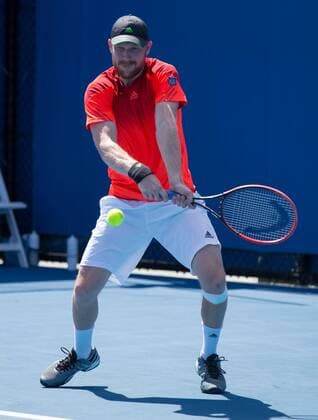 Australian Open 2015, Melbourne Park,ITF Grand Slam Tennis Tournament,Matthias Bachinger (GER),Aktion,Einzelbild, Ganzkoerper,Hochformat,