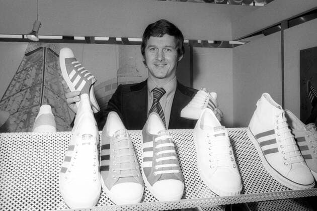 ISPO München 1973, Max Lorenz (BR Deutschland) mit Adidas Schuhen