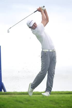 January 16, 2015 - Honolulu, Hawaii: James Hahn watches the tee shot on the 17th hole during the second round of the Sony Open at Waialae Country Club in Honolulu, Hawaii. PGA Golf Herren Golf: Sony Open JAN16 - ZUMAc04_