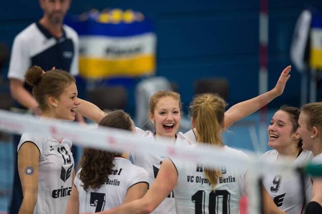 17.01.2015, Halle Berg Fidel, Muenster Volleyball, Bundesliga Frauen, USC Münster Muenster vs. VCO Berlin Jubel Kimberly Drewniok ( 13 Berlin), Marie Schölzel Schoelzel ( 7 Berlin), Luisa Sydlik ( 3 Berlin), Annegret Hölzig Hoelzig ( 10 Berlin), Lene Scheuschner ( 9 Berlin)