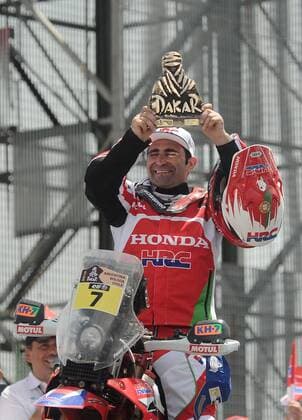 Aktuell Rallye Dakar - Siegerehrung in Buenos Aires 17-jan-2015 Portuguese pilot Paulo Goncalves celebrates after winning runner-up of the motorbikes category in the Dakar Rally 2015 at the Tecnopolis Center in Buenos Aires, capital of Argentina, Jan. 17, 2015. Str) (SP)ARGENTINA-BUENOS AIRES-RACING-DAKAR e ALBERTOxRAGGIO 