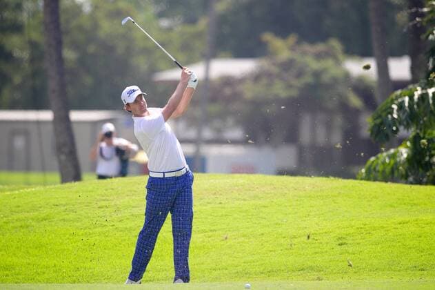 January 17, 2015 - Honolulu, Hawaii: Webb Simpson hits from the fairway on the first hole during the third round of the Sony Open at Waialae Country Club in Honolulu, Hawaii. PGA Golf Herren Golf: Sony Open JAN17 - ZUMAc04_