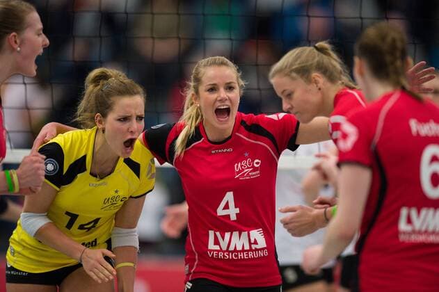 18.01.2015, Halle Berg Fidel, Muenster Volleyball, Bundesliga Frauen, USC Münster Muenster vs. Köpenicker Koepenicker SC Jubel Julia Schaefer ( 16 Muenster), Linda Dörendahl Doerendahl ( 14 Muenster), Tess von Piekartz ( 4 Muenster), Ashley Benson ( 10 Muenster), Sina Fuchs ( 6 Muenster)