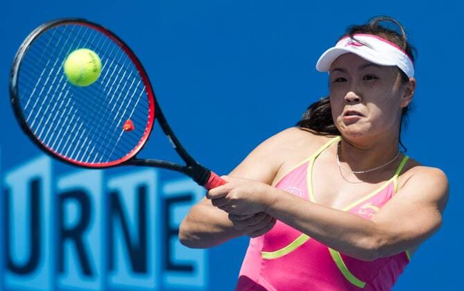 Peng Shuai of China returns a shot during her women s singles first round match at the Melbourne Park in Melbourne, Australia, Jan. 19, 2015. (SP) BaixXue 